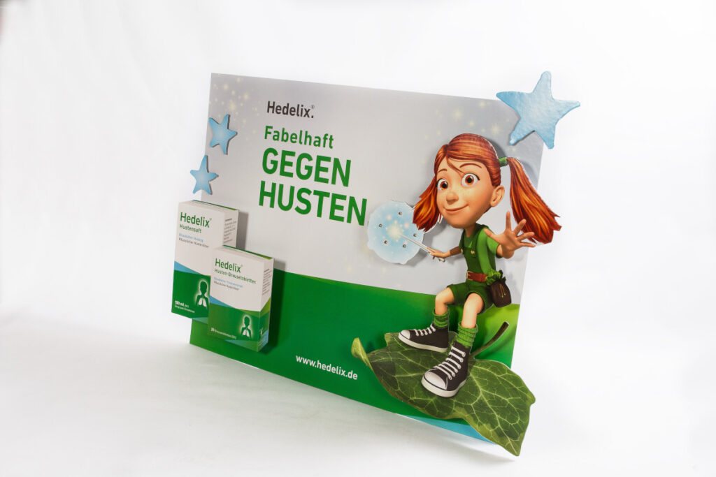 Beispiel für eine Dekoration, bestehend aus einer rechteckigen Fläche mit Aufdruck einer Comicfigur sowie Angaben zum beworbenen Produkt.